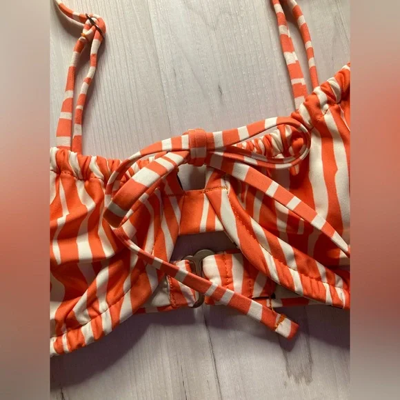 Maaji • Reversible Jade Floral Animal Print Ruched Underwire Bikini Top - Picture 4 of 11